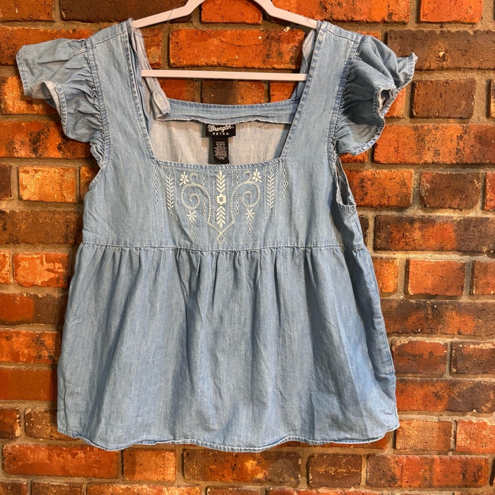 Wrangler Retro women’s embroidered chambray flutter sleeve top blue M